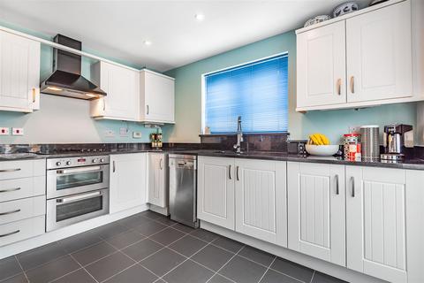 63 Bay View Road, Duporth, St Austell, PL26 6BN