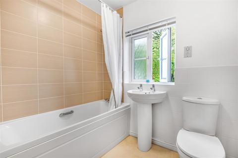 63 Bay View Road, Duporth, St Austell, PL26 6BN