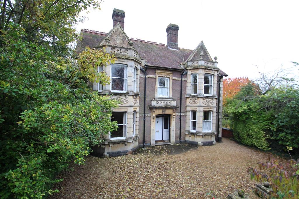 London Road, Stony Stratford, Milton... 5 bed detached house £1,000,000