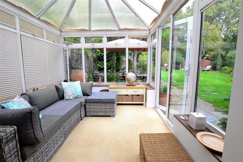 16 Chalgrove Way, Emmer Green, Reading, RG4 8SJ