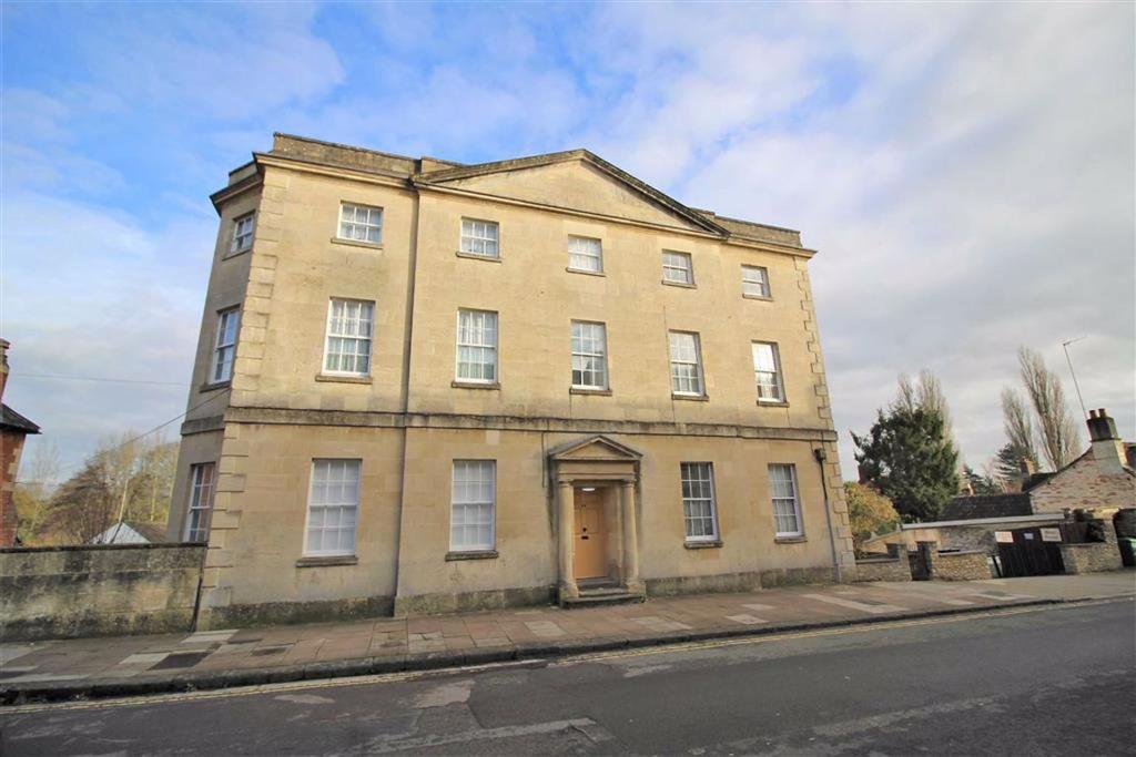 St Mary Street, Chippenham, Wiltshire 1 bed flat £675 pcm (£156 pw)