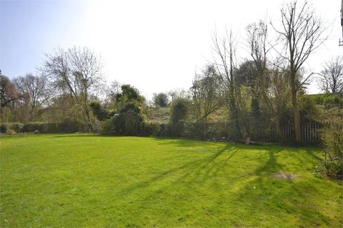 2 Rayners Close, Wembley, HA0 2JU