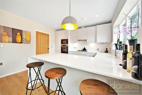 21 Rayners Close, Wembley, HA0 2JU