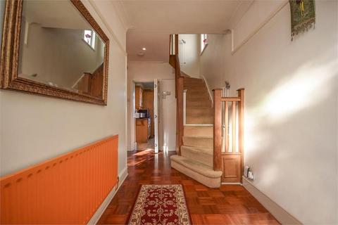32 Abbotts Drive, Wembley, HA0 3SD
