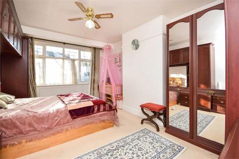 32 Abbotts Drive, Wembley, HA0 3SD