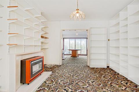 35 Mayfields, Wembley, HA9 9PR