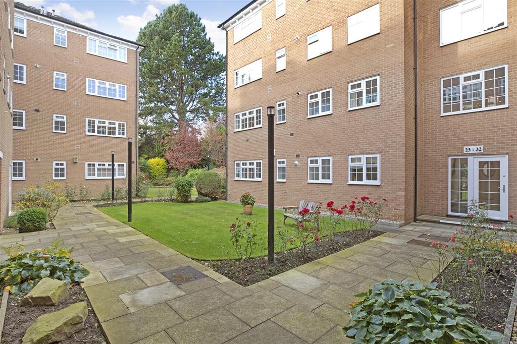 24 Hereford Court, in the glorious... 2 bed apartment £270,000