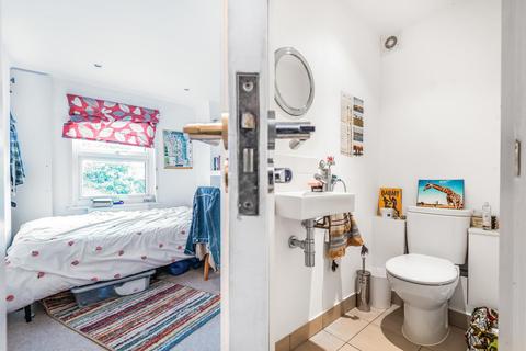 Flat B, 29 Bellefields Road, London, SW9 9UH