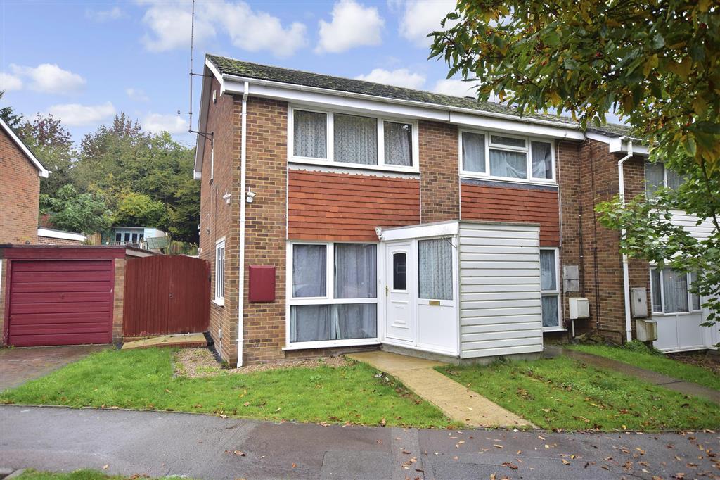Harvesters Close, Rainham, Gillingham, Kent 2 bed end of terrace house