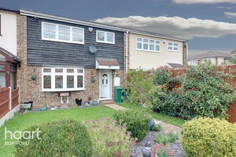 10 Gabriel Close, Romford, RM5 3NU