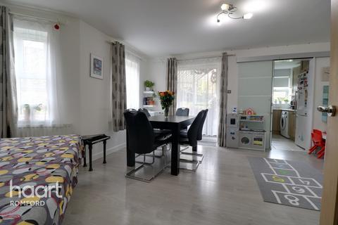 13 Bluebell Close, Rush Green, Romford, RM7 0XN