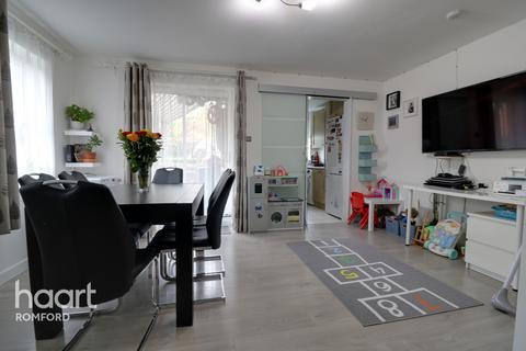 13 Bluebell Close, Rush Green, Romford, RM7 0XN