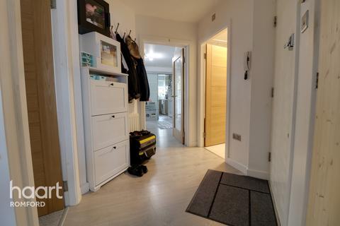 13 Bluebell Close, Rush Green, Romford, RM7 0XN