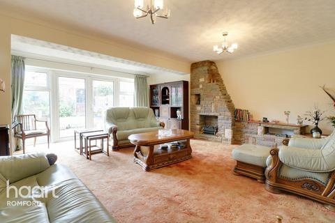 95 Great Cullings, Rush Green, Romford, RM7 0YP