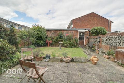 95 Great Cullings, Rush Green, Romford, RM7 0YP