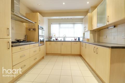 95 Great Cullings, Rush Green, Romford, RM7 0YP