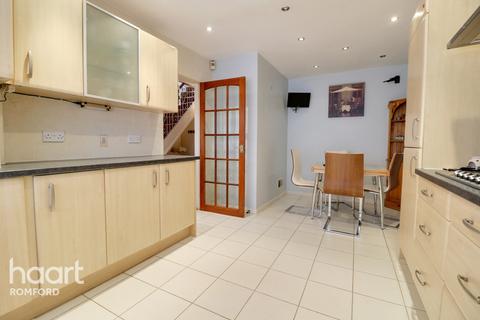 95 Great Cullings, Rush Green, Romford, RM7 0YP