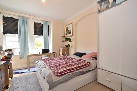 Studio to rent, 28 Hermon Hill, Wanstead, E11