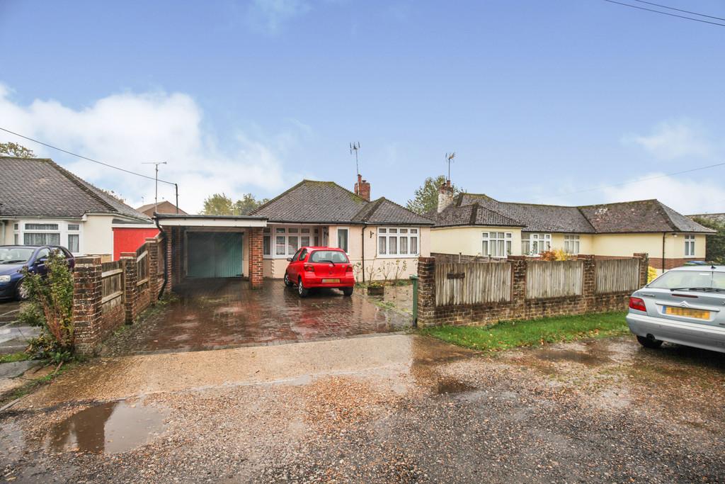 Worthing Road, Southwater 2 bed detached bungalow £375,000