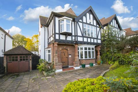 17 Worcester Crescent, Woodford Green, IG8 0LX