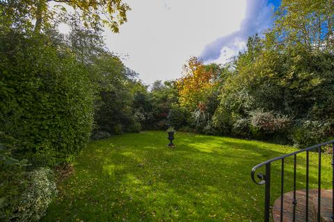 17 Worcester Crescent, Woodford Green, IG8 0LX