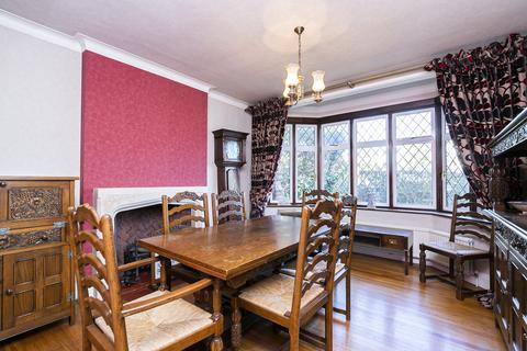 17 Worcester Crescent, Woodford Green, IG8 0LX