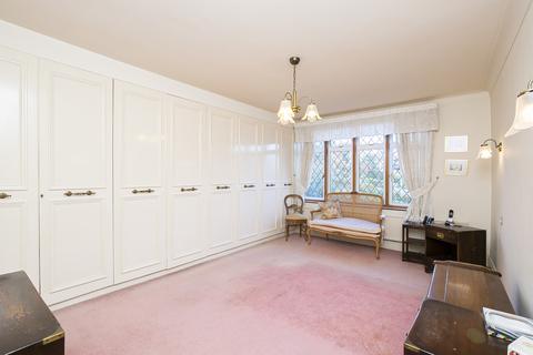 17 Worcester Crescent, Woodford Green, IG8 0LX