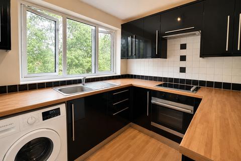 2 bedroom maisonette to rent, Shepherds Mead, Hitchin