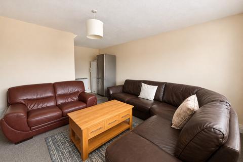 2 bedroom maisonette to rent, Shepherds Mead, Hitchin