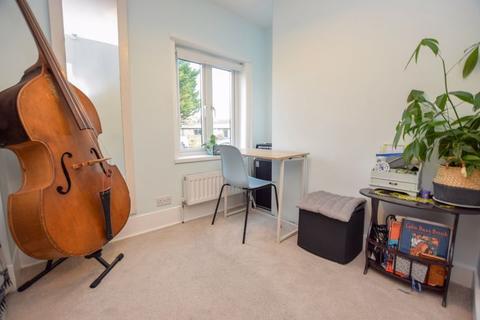 32 Dryden Road, Exeter, EX2 5BS