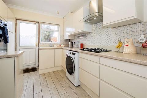 47 Heather Way, Romford, RM1 4SX