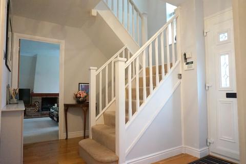 15 Geralds Grove, Banstead, SM7 1NE