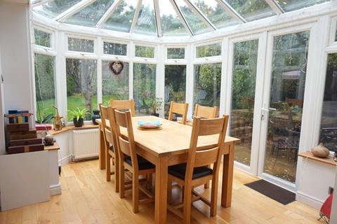 15 Geralds Grove, Banstead, SM7 1NE