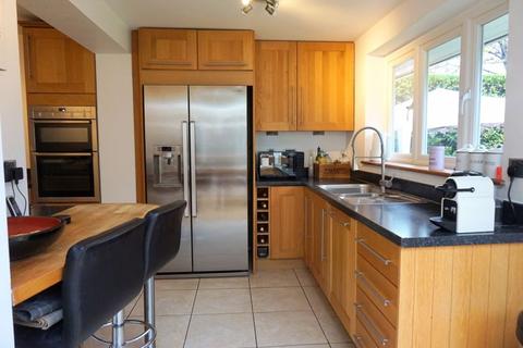 15 Geralds Grove, Banstead, SM7 1NE