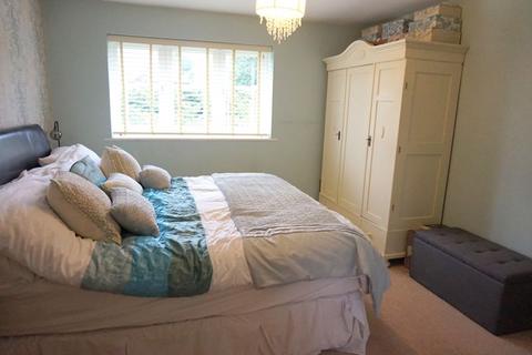 15 Geralds Grove, Banstead, SM7 1NE