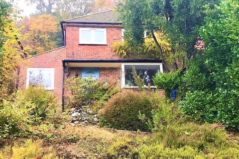 16 Cherry Tree Avenue, Haslemere, GU27 1JW