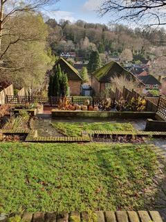16 Cherry Tree Avenue, Haslemere, GU27 1JW