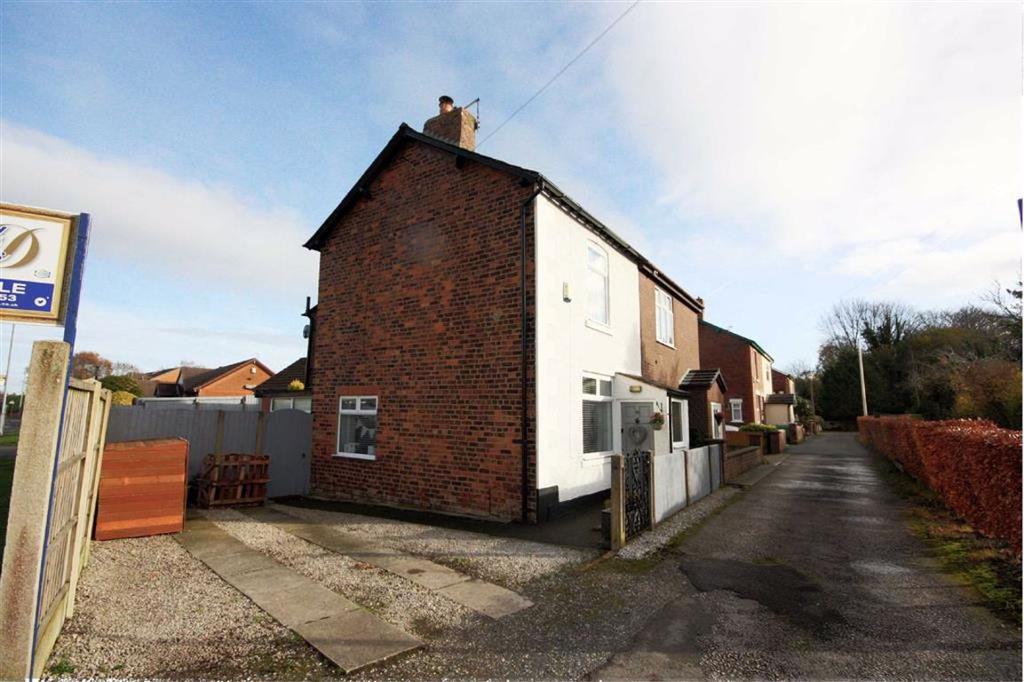 Old Lane, Rainford, St Helens, WA11 2 bed semidetached house £190,000
