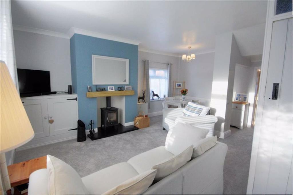Old Lane, Rainford, St Helens, WA11 2 bed semidetached house £190,000