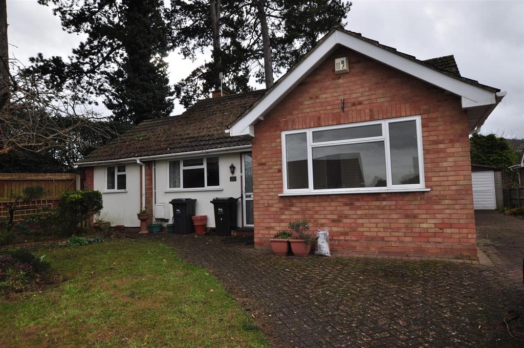 Russell Drive, Malvern 3 bed detached bungalow £895 pcm (£207 pw)