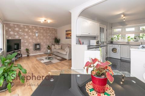 83 Glamis Close, Cheshunt, Waltham Cross, EN7 6JD