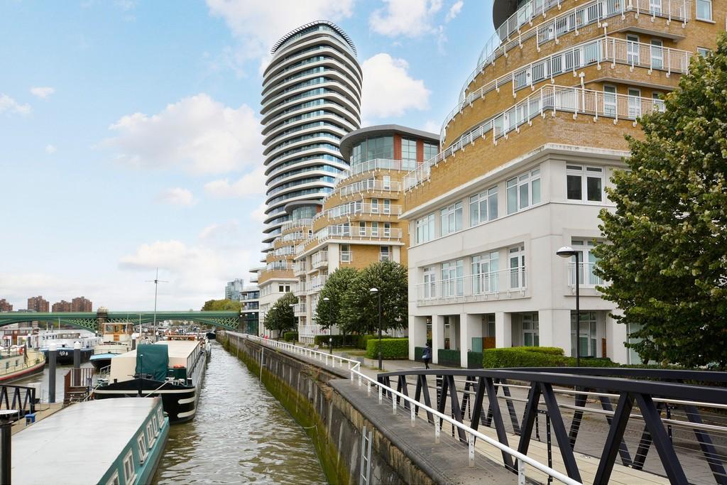 Oyster Wharf, Battersea, SW11 2 bed apartment to rent £1,993 pcm (£