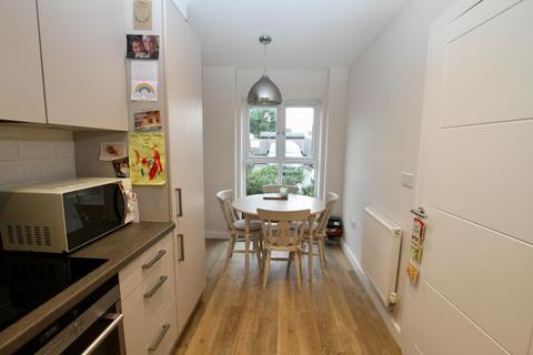 17 Brookside Crescent, Westcliff-on-sea, SS0 0EL