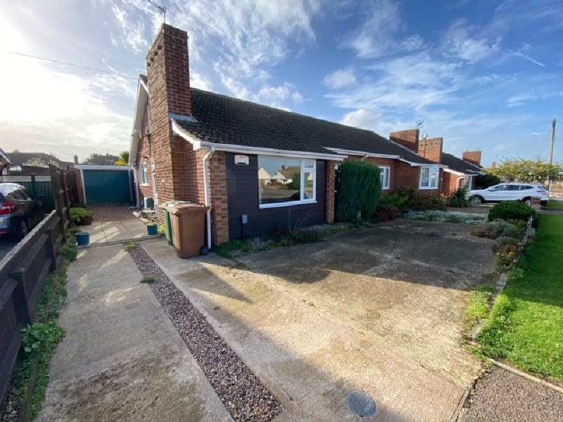 Cedar Way, Wellingborough, Northamptonshire. NN8 4SJ 3 bed semi
