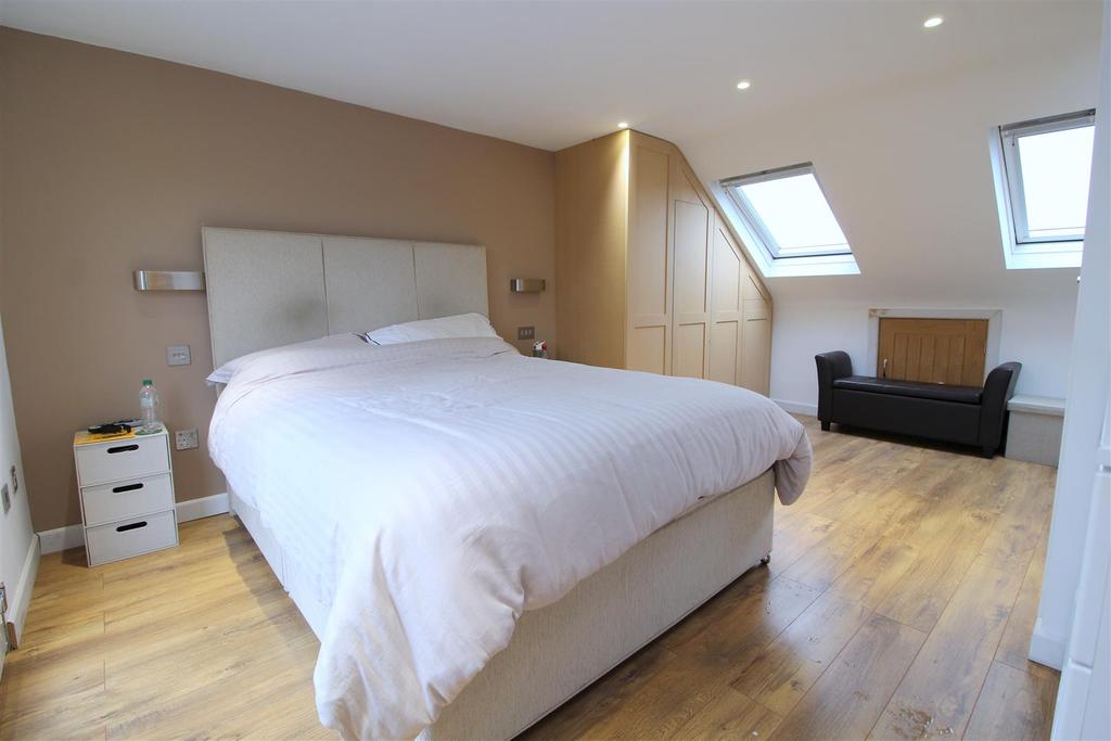 29 Willow Crescent - Loft Room - 1.JPG