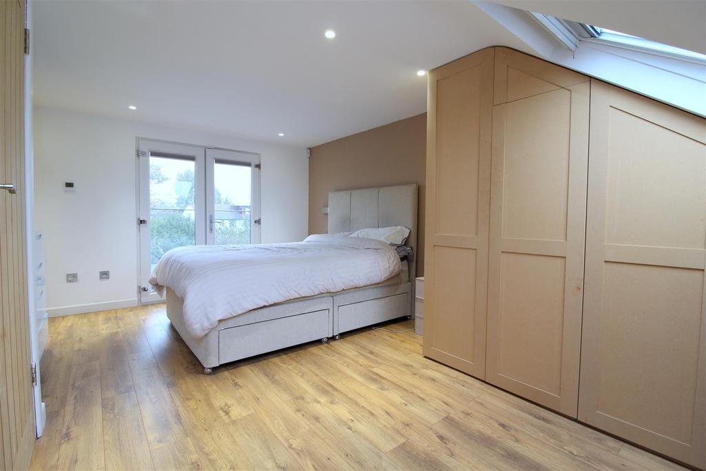 29 Willow Crescent - Loft Room - 2.JPG