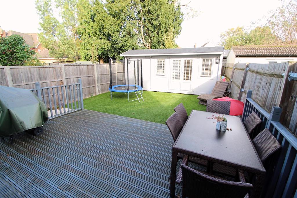 29 Willow Crescent - Garden - 2.JPG