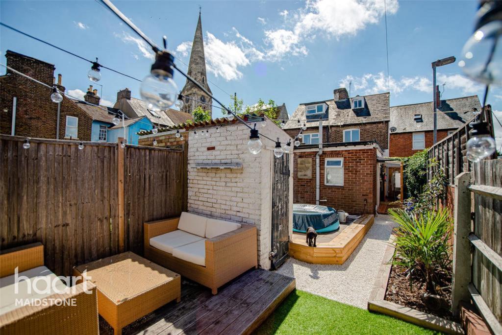 Waterloo Street, Maidstone 3 bed semidetached house for sale £250,000