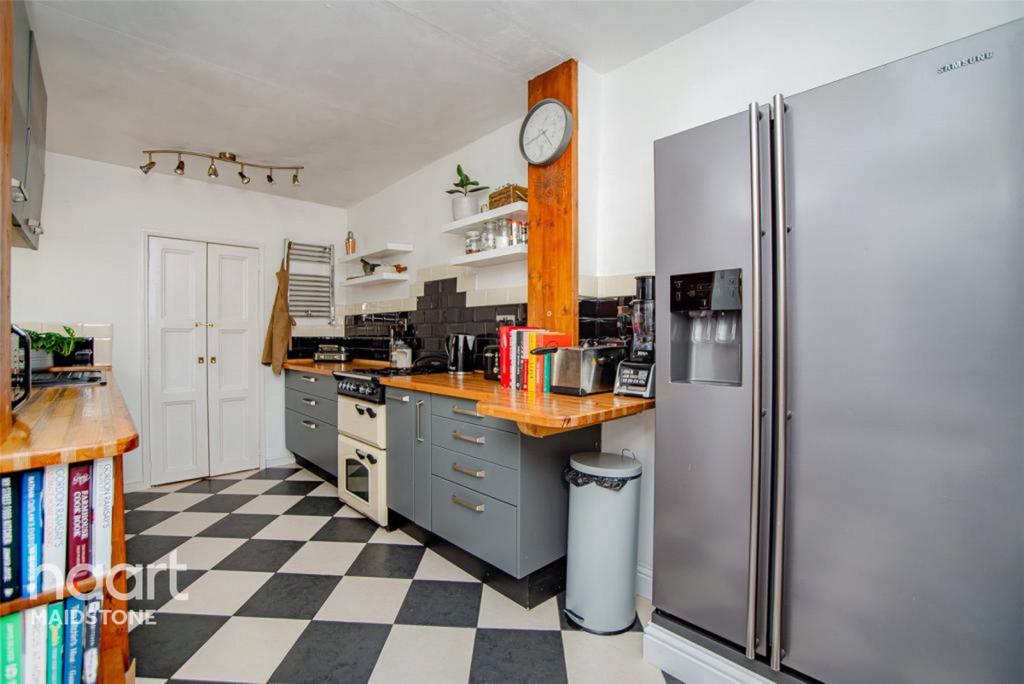 Waterloo Street, Maidstone 3 bed semidetached house for sale £250,000