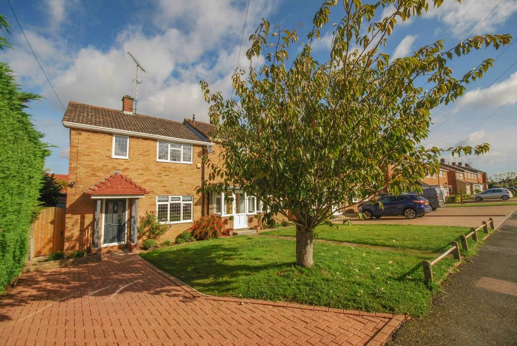 Hutton Drive, Hutton, Brentwood, Essex, CM13 2 bed end of terrace house
